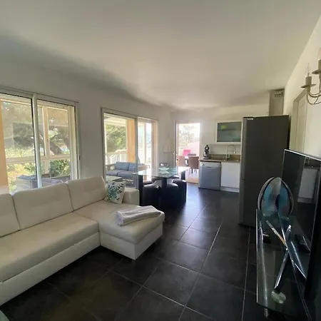 Daire Nielluciu, Appartement T4 6 Mersonnes 50M De La Plage *